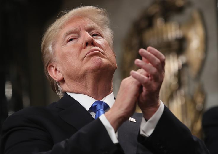Donald Trump samozavestno ploska, ko govori o svojih dosežkih, ki jih sam imenuje končane vojne. | Foto: Guliverimage