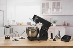 Od osnovne peke do naprednih receptov: pregled kuhinjskih robotov Gorenje