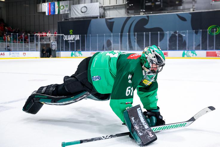 Zdaj že tradicionalni pozdrav navijačem ob koncih tekem. | Foto: Aleš Fevžer