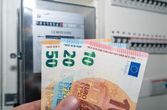 Družina letno pri elektriki prihrani 2.481 evrov. Tukaj je izračun.