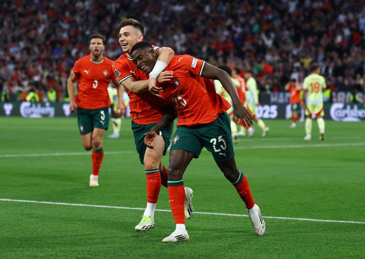 ... Nuno Mendes pa je le pet minut po prvem golu Španije izenačil na 1:1. | Foto: Reuters