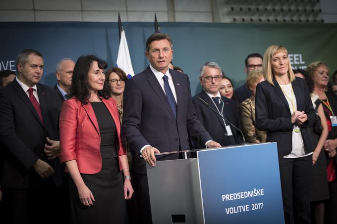 Pahor je poleg tega, kar spada med predsednikove tekoče posle, delal spravo. S tem je k Šarcu odgnal dovolj levih volivcev, da je bila tekma napeta. Desne volivce, ki bi morali to nagraditi, pa je doma zadržala ostra kritika, ki je na predsednika Pahorja priletela z desne. | Foto: Ana Kovač
