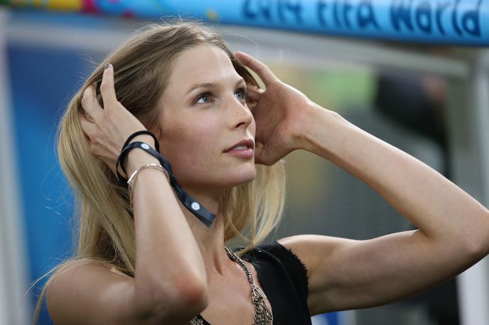 Sarah Brandner | Zdaj 36-letna Sarah Brandner se ukvarja z manekenstvom že od svojega 14. leta. Čeprav že več kot desetletje ni več v zvezi z Bastianom Schweinsteigerjem, javnost o njej še vedno razmišlja predvsem kot o nekdanjem Schweinsteigerjevem dekletu. | Foto Guliverimage