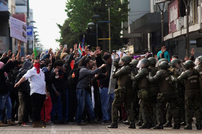 Čile, protesti | V petek se je na ulicah Santiaga, glavnega mesta Čila, zbralo milijon ljudi. | Foto Reuters