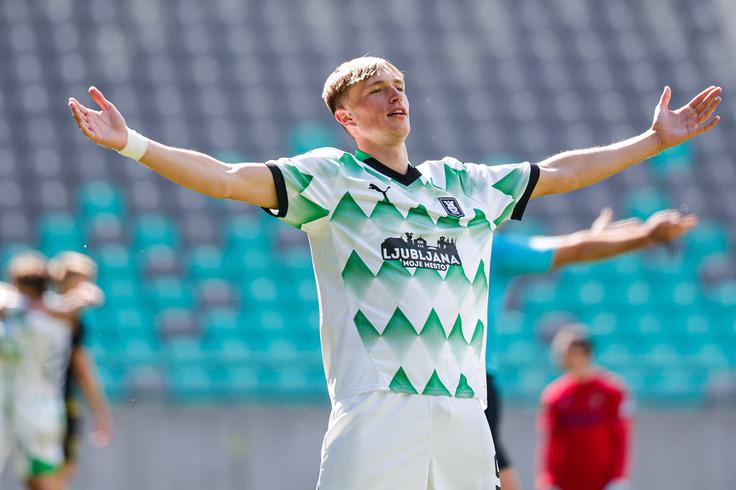 V krstni sezoni v članski konkurenci je na 42 nastopih dosegel devet zadetkov. | Foto: Aleš Fevžer