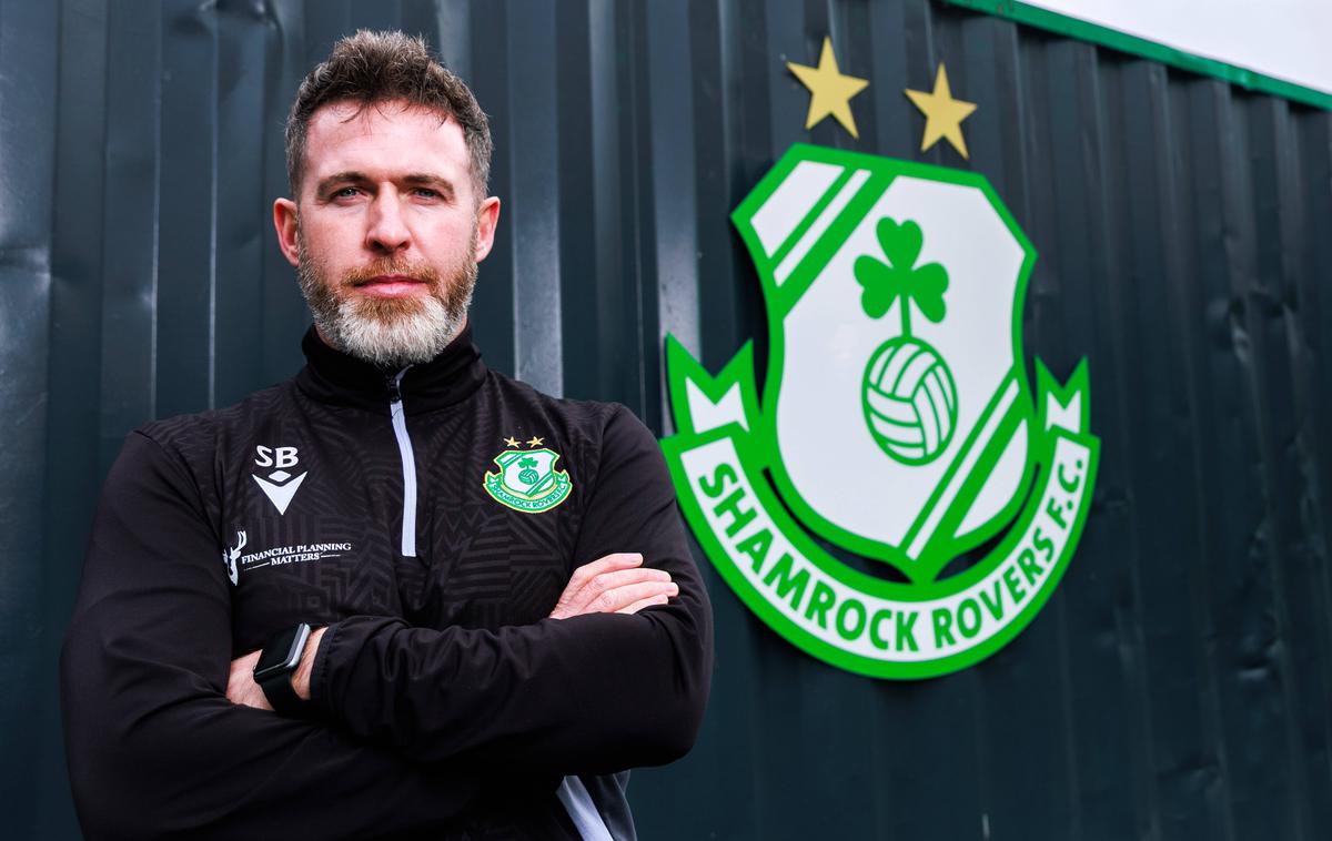 Stephen Bradley Shamrock Rovers | Trener Shamrock Rovers Stephen Bradley se je kot mladenič dokazoval pri Arsenalu, kjer ni pustil resnejšega pečata. Bil je zvezni igralec, v nadaljevanju kariere pa večinoma igral v irskem prvenstvu. Shamrock Rovers vodi od leta 2016. | Foto Guliverimage