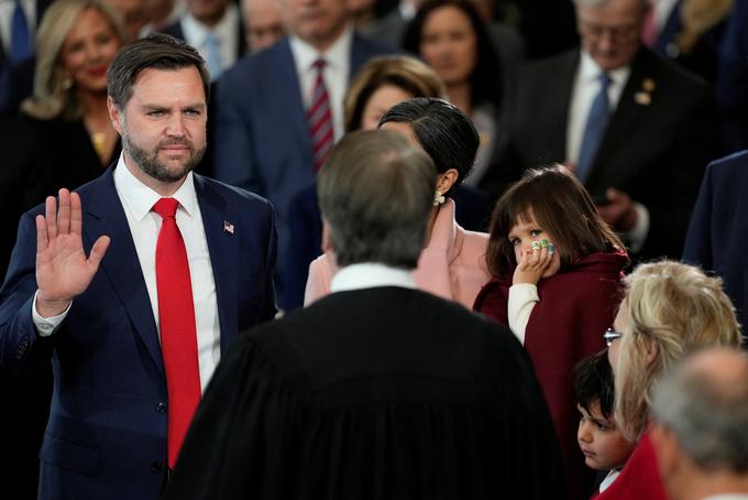 JD Vance med prisego | Foto: Reuters