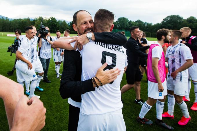Veliko veselje Anteja Šimundže in njegovih nogometašev po koncu tekme | Foto: Grega Valančič/Sportida