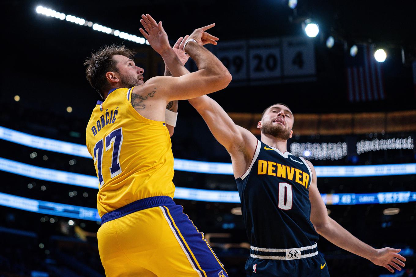 Luka Dončić drugi polčas in poraz na generalki pospremil kot gledalec