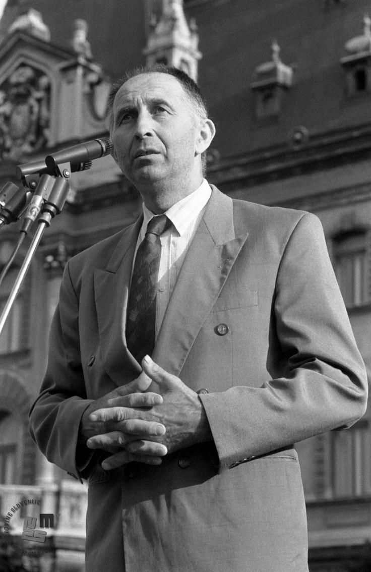 Ivan Oman je bil edini član slovenskega predsedstva, ki ni podpisal deklaracije. Bil je tudi edini član predsedstva, ki se je 17. decembra 1990 udeležil postroja specialne brigade teritorialne obrambe v Kočevski Reki. | Foto: Tone Stojko