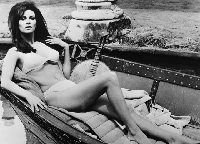 Ameriška igralka in seks simbol 60. let prejšnjega stoletja Raquel Welch je veljala za kraljico bikink. | Foto: Getty Images