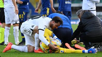 Neprijetni prizori v serie A: Poljak po poškodbi brez svetovnega prvenstva #video