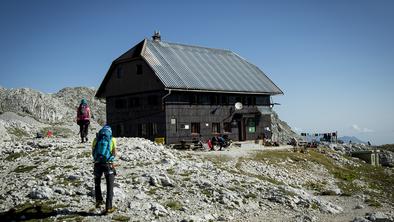 Nepotreben preplah v slovenskih gorah: planinca iskali v napačni planinski koči