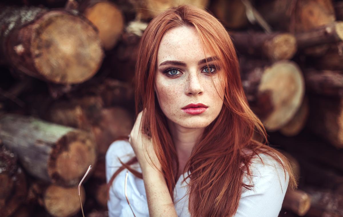 ženska, dekle, rdečelaska | Foto Shutterstock