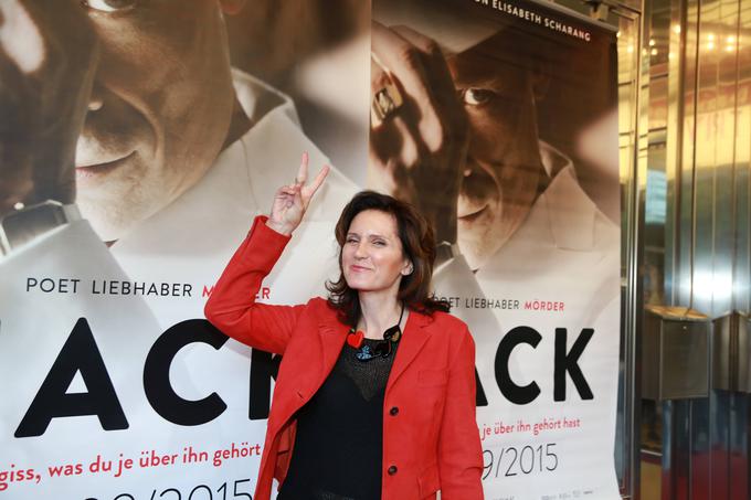 Leta 2015 so Avstrijci o serijskem morilcu Jacku Unterwegerju posneli tudi celovečerni film z naslovom Jack. Na fotografiji vidimo Wagnerjevo pred filmskim plakatom v kinodvorani. Na plakatu je tudi napis: pesnik ljubimec morilec (nem. poet liebhaber mörder). | Foto: Guliverimage