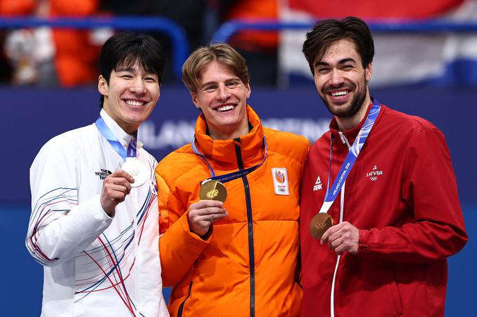 Jens van 't Wout | Jens van 't Wout je osvojil zlato medaljo. Na stopničke sta se uvrstila še predstavnik Južne Koreje Hwang Daeheon in Latvijec Roberts Kruzbergs. | Foto Reuters