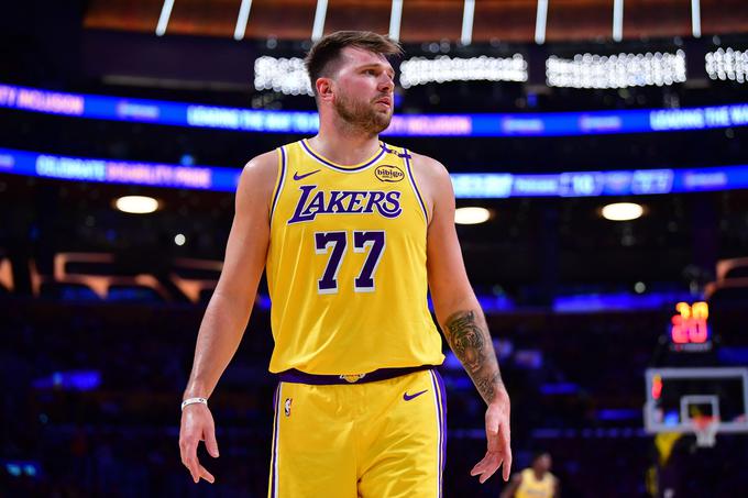 Luka Dončić je postal šele četrti košarkar Los Angeles Lakers v zgodovini, ki je na eni tekmi zbral vsaj 30 točk in 15 asistenc. | Foto: Reuters