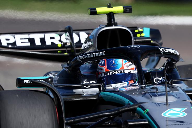 Andrea Kimi Antonelli v Imoli dirka pred svojimi sošolci. | Foto: Reuters