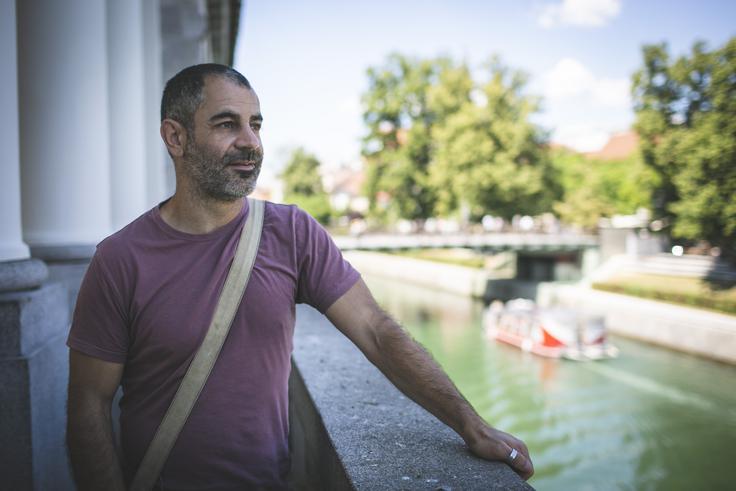 "Med podobo, posnetki in gledalcem želim postaviti čim manj filtrov. Tako je manj distance med zaslonom in občinstvom." | Foto: Ana Kovač