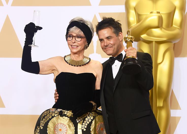 86-letna igralka je na letošnji podelitvi oskarjev razglasila dobitnika najboljšega tujejezičnega filma - na fotografiji s čilskim režiserjem Sebastianom Leliom. | Foto: Getty Images