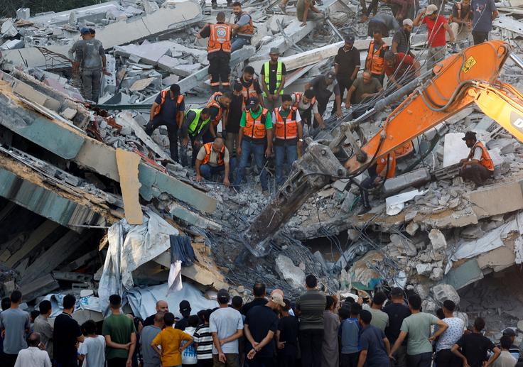 V Gazi je okoli dva tisoč stavb, ki jim po navedbah tamkajšnje civilne zaščite grozi zrušitev. | Foto: Reuters