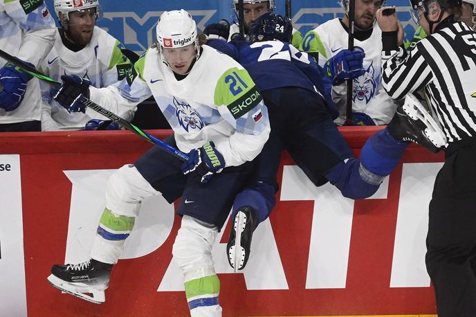 slovenska hokejska reprezentanca : Finska, Jan Drozg | Slovenske hokejiste dan po visokem porazu s Finci čaka dvoboj z gostitelji Švedi, ki so po štirih tekmah še brez praske. | Foto Guliverimage