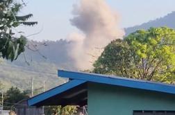 Tajska z zračnimi napadi na Kambodžo #video