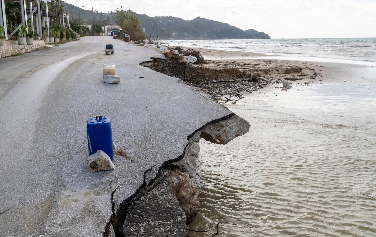 uničujoče poplave na Krfu | Na Krfu upajo na prihod težke mehanizacije iz celinske Grčije, da bi odstranili nanos grušča. | Foto Corfu Tourist