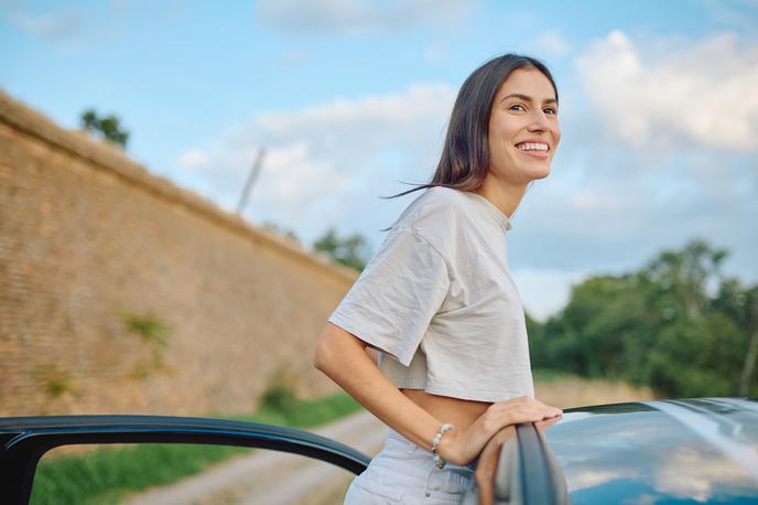 ženska, dekle, poletje, avto | Foto Shutterstock
