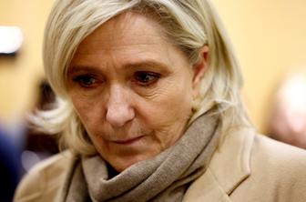 Marine Le Pen štiri leta zaporne kazni, sto tisoč evrov globe in pet let prepovedi kandidiranja na volitvah