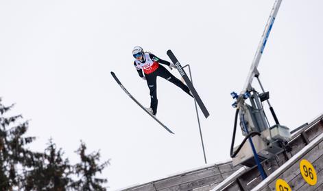 Slovenska skakalka je sprva mislila, da se bo vrnila brez operacije, a ni šlo drugače