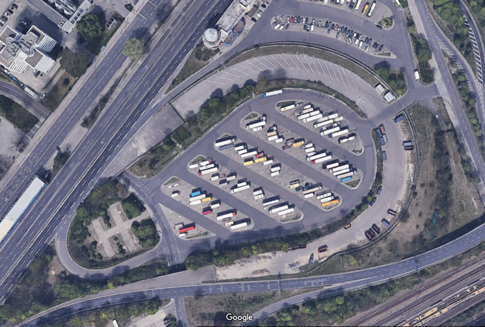 Današnji pogled iz zraka na ostanke dirkaške steze AVUS v Berlinu. | Foto: Google maps