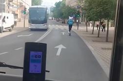 Vožnja Woltovega dostavljalca po Ljubljani: "Upam, da ima prazno torbo." #video