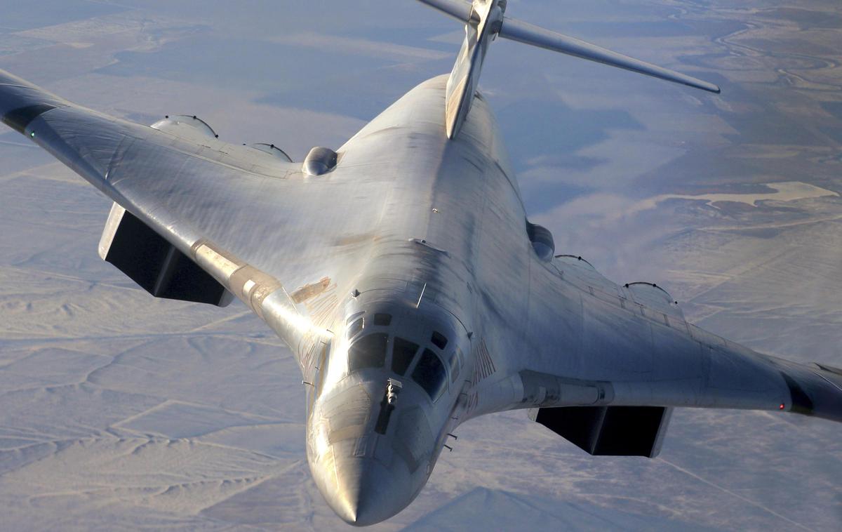 Strateški bombnik Tu-160 | Bodo z omilitvami glede dosega zahodnega orožja Ukrajinci lažje napadali ruska oporišča, s katerih vzletajo med drugim strateški bombniki Tu-160? | Foto Guliverimage