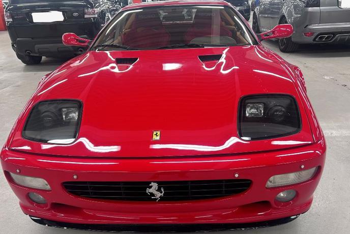 Avstrijskemu zvezdniku po skoraj 30 letih vrnili ukradeni ferrari #foto