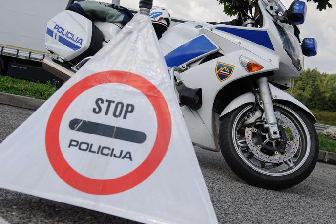 slovenska policija | Južna ljubljanska obvoznica pri priključku Ljubljana jug proti razcepu Kozarje bo po napovedih zaprta dlje časa.  | Foto STA