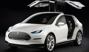 Tesla X: depozit 5.000 dolarjev vplačalo že več kot 20 tisoč neučakanih kupcev