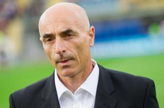 Hoče igro z glavo in repom ter sredino lestvice