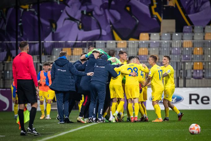 Domžalčani so po vodstvu z 2:0, ko so imeli na zelenici dva igralca več, namenoma malce umirili ritem srečanja. | Foto: Blaž Weindorfer/Sportida