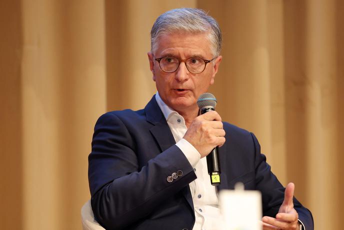 'Rokometni faraon' ostaja predsednik IHF, Franjo Bobinac prejel 24 glasov