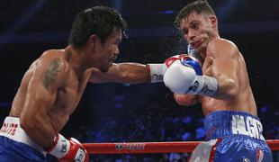 Manny Pacquiao tepel in tepel, Američan pa je vstajal