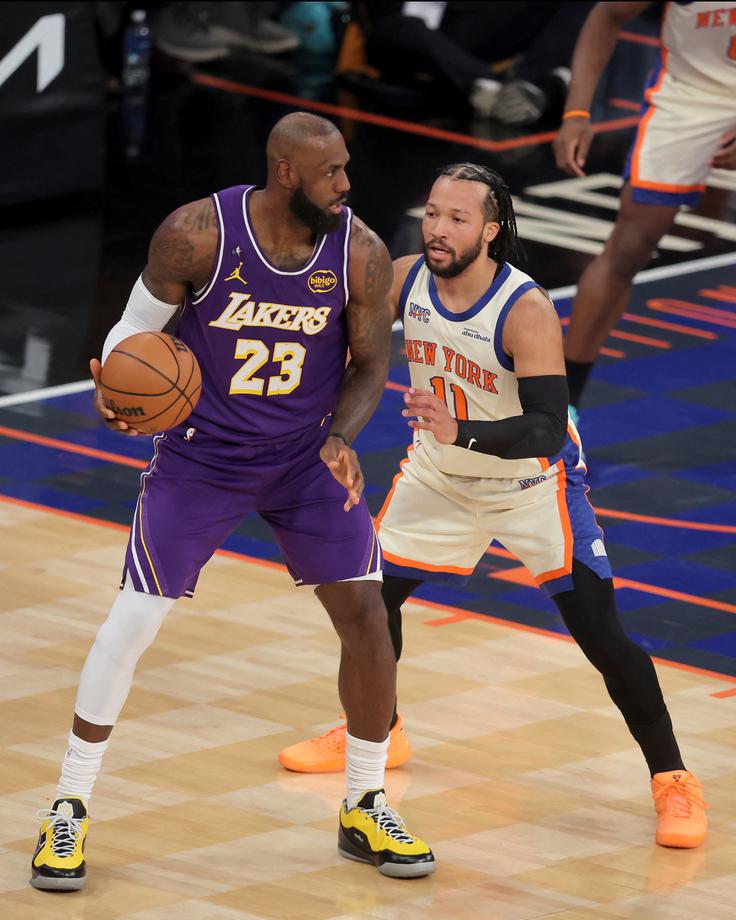 LeBron James in Jalen Brunson bosta čez dva tedna udeleženca tekme All-Star. Brunson je zbral kar 13 asistenc. | Foto: Reuters