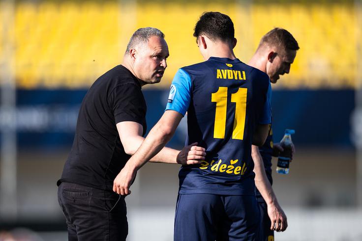 Portugalski strateg Vitor Campelos nadaljuje izjemen izkupiček. Celjane je vodil na osmi tekmi in se razveselil še osme zaporedne zmage! | Foto: Jure Banfi