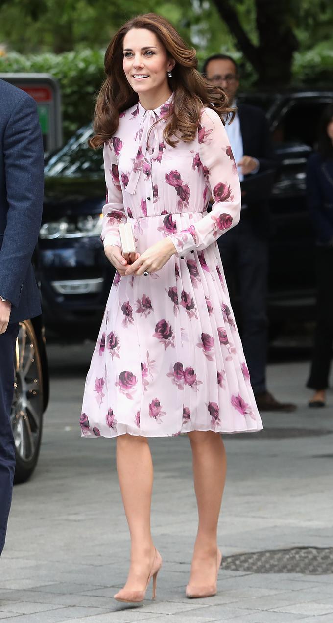 Kate v obleki s pentljo ni najbolj navdušila. | Foto: Getty Images