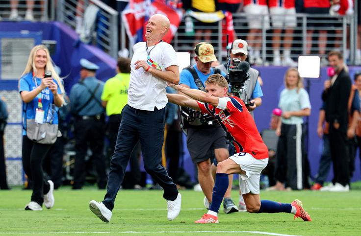 Stale Solbakken si je dal duška po zmagi nad Brazilijo. | Foto: Reuters