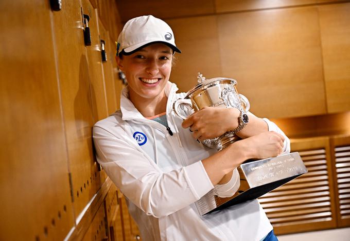 Iga Swiatek je letos drugič osvojila Roland Garros, na OP ZDA pa se 21-letnica še ni prebila dlje od četrtega kroga. | Foto: Reuters