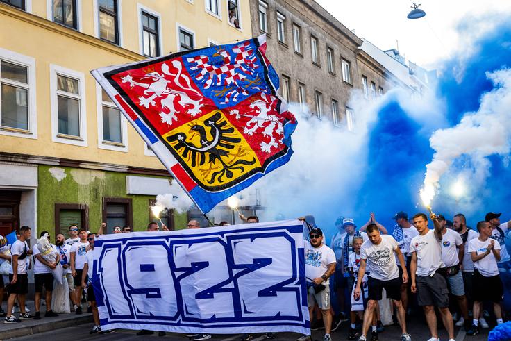 V Celje se odpravlja okrog tisoč privržencev češkega prvoligaša. | Foto: Guliverimage
