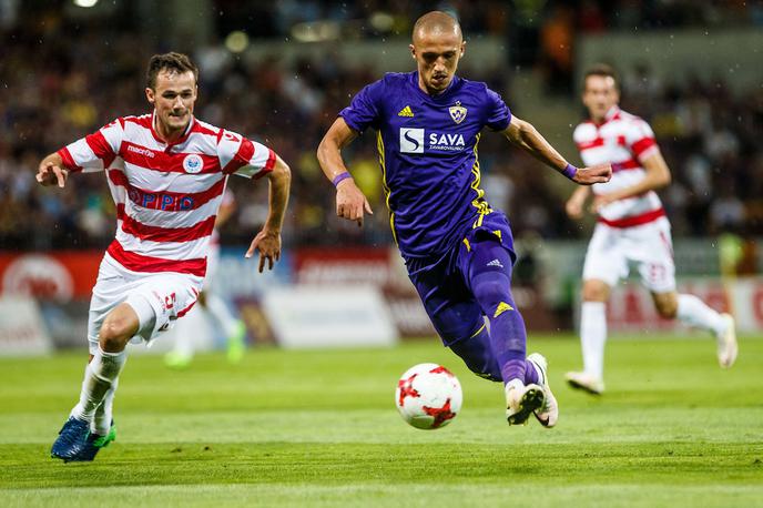 Valon Ahmedi | Valon Ahmedi se seli v Izrael. | Foto Grega Valančič/Sportida