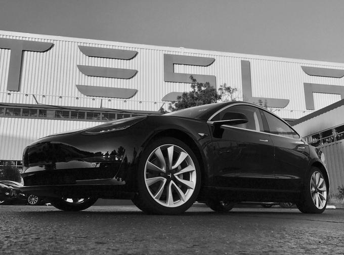 Tesli se je zapletlo v začetni fazi proizvodnje električnega modela 3. | Foto: Elon Musk