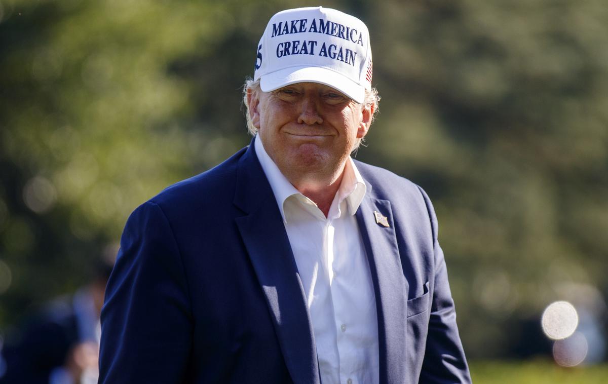 Donald Trump | Čeprav je Trump aprila za 90 dni zamrznil napovedane 39-odstotne dodatne carine na uvoz blaga iz EU, pa še vedno veljajo 25-odstotne dodatne ameriške carine na uvoz jekla in aluminija ter avtomobilov in avtomobilskih delov in desetodstotne splošne dodatne carine na uvoz večine preostalega blaga. | Foto Guliverimage